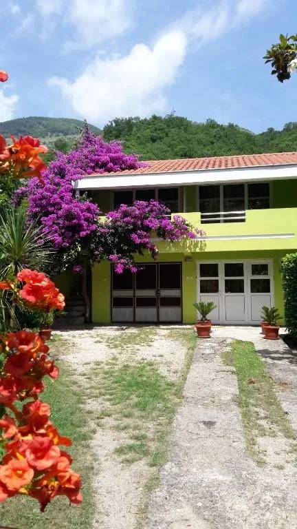 Izdavanje apartmana-Bijela