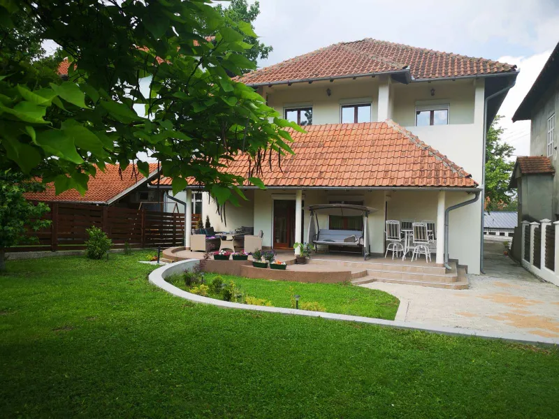 Poslovno-stambeni objekat u Lazarevcu