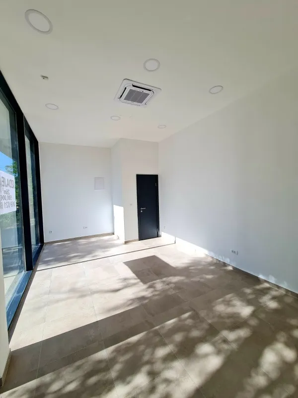 Izdajem poslovni prostor 27m2
