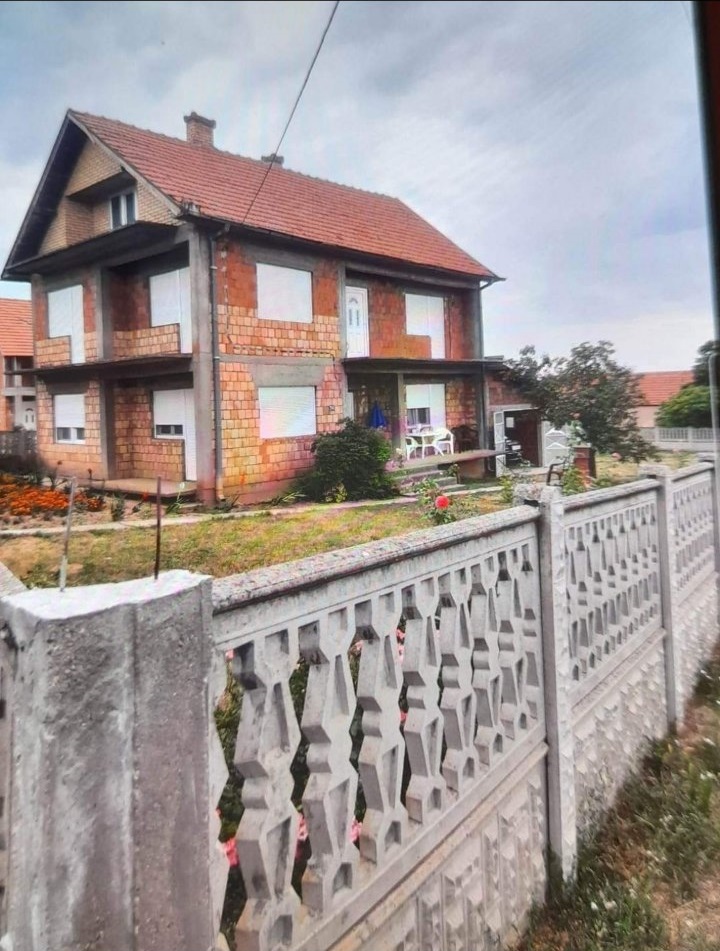 Prodajem kucu u Velikoj Krsni-Mladenovac