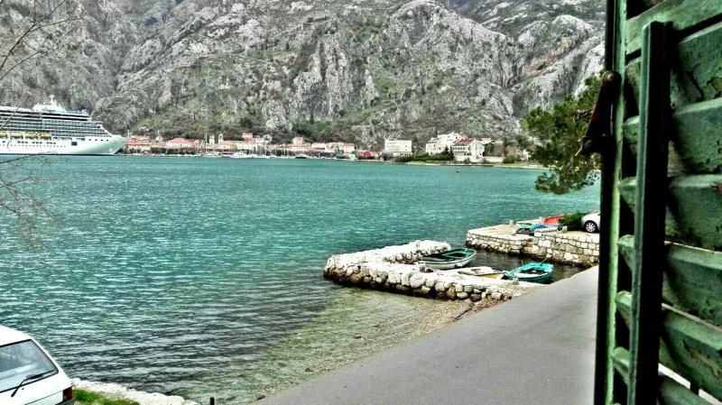 Izdajem sobu u Kotoru