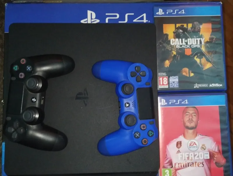 PlayStation 4 - 1TB - 14 Igrica - 2 Džojstika