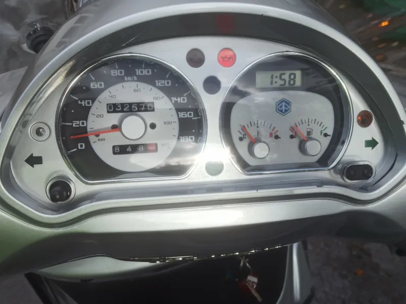 Prodajem Beverly Tourer 300 ie 2009 