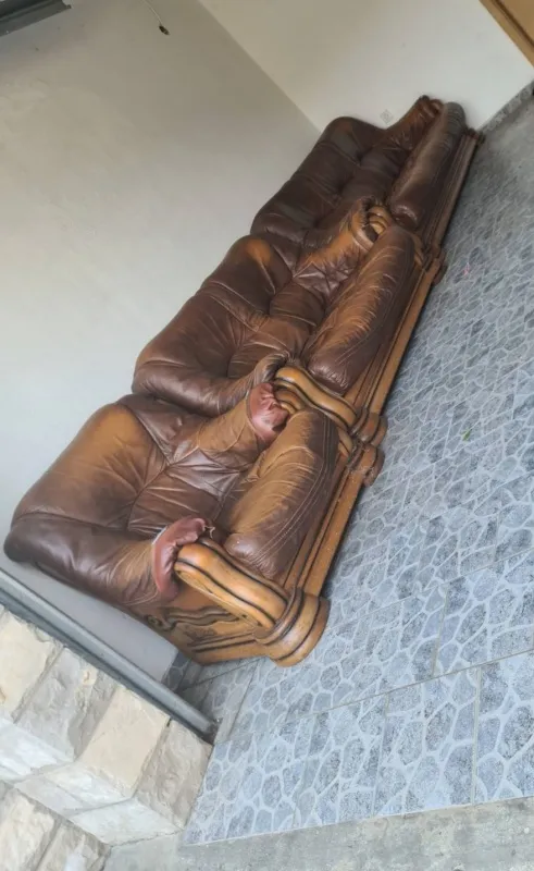 Odlično očuvana kožna garnitura