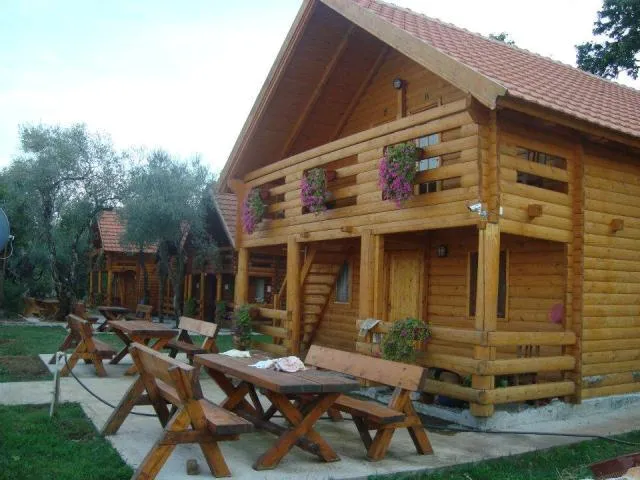 Potrebni radnici - Crna Gora,odlicni uslovi !!