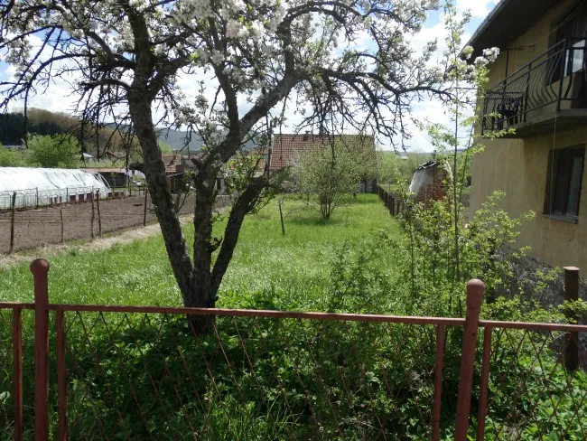 Kuća sa zemljištem