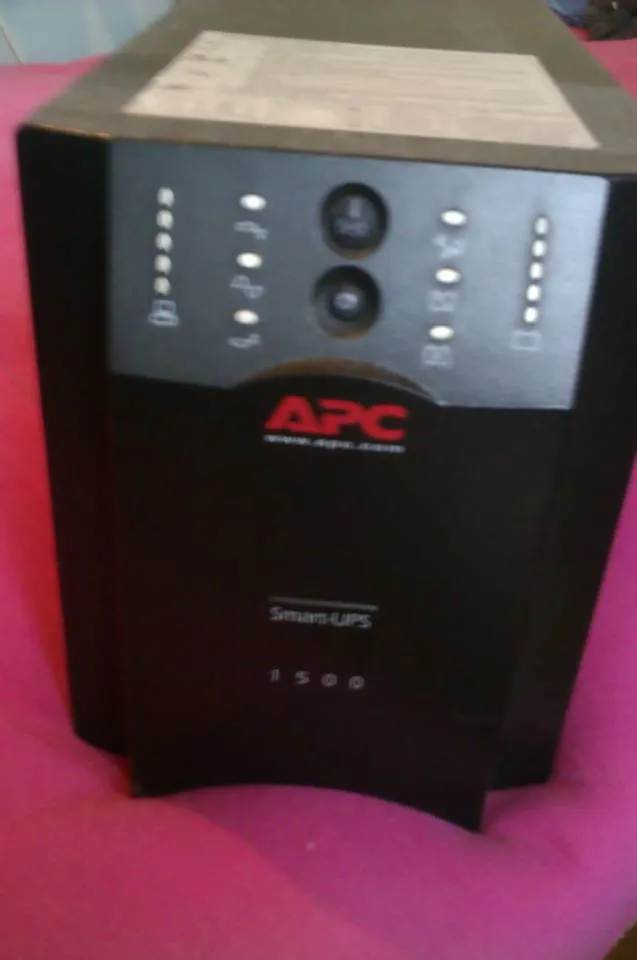 Prodajem smart ups apc1500va