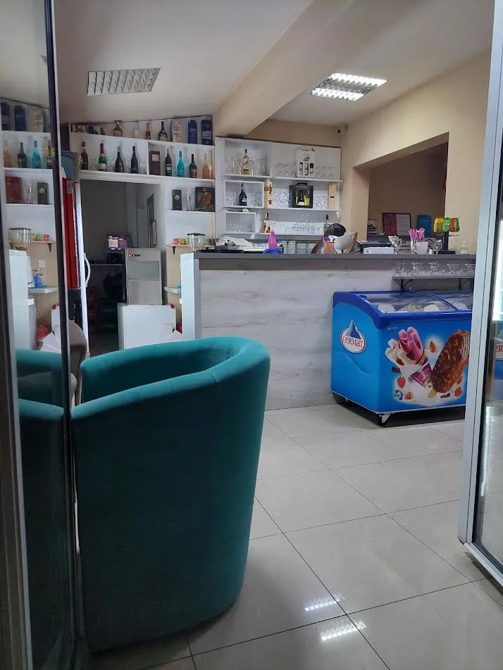 Potrebne devojke za rad u kafiću 