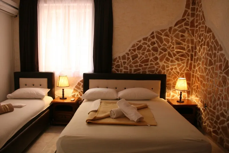 Kreveti, ormari, nadkasne