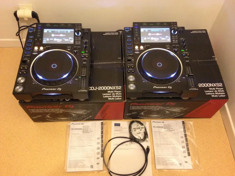 Prodaja Pioneer CDJ-2000NXS2 /Pioneer DDJ-RZX/ Pioneer CDJ-Tour1/ Pioneer XDJ-RX
