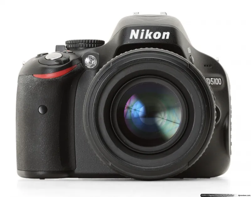 prodajem nikon d5100 sa lensom nikor 18-200