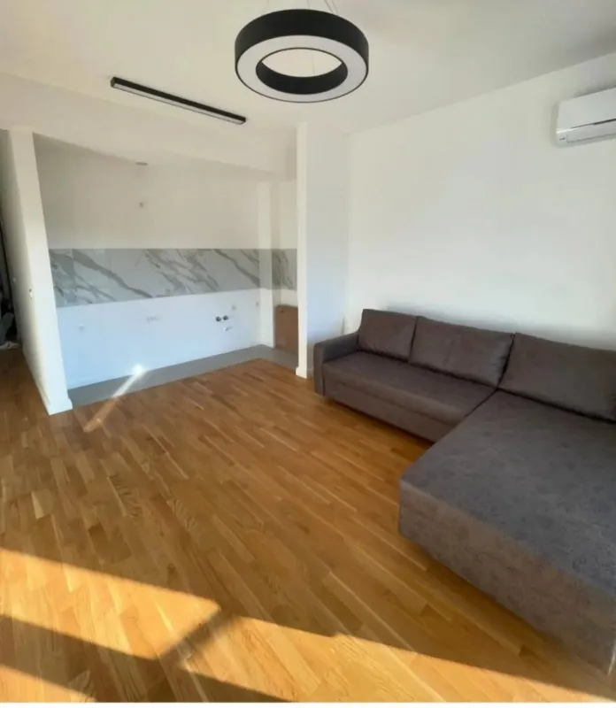 Na prodaju jednosoban stan u Ulcinju