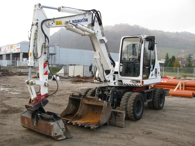 Komatsu PW95 3 kašike i novi čekič HAMMER