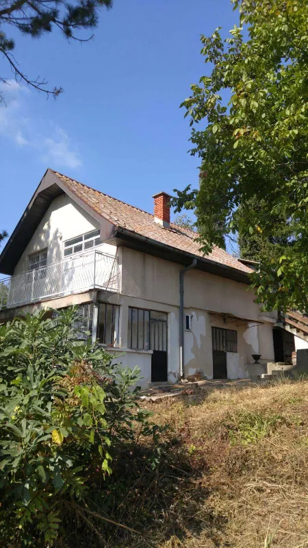 Hitna prodaja kuca 110m2+10 ari placa