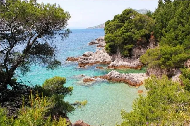 Plac na moru Peljesac-Hrvatska