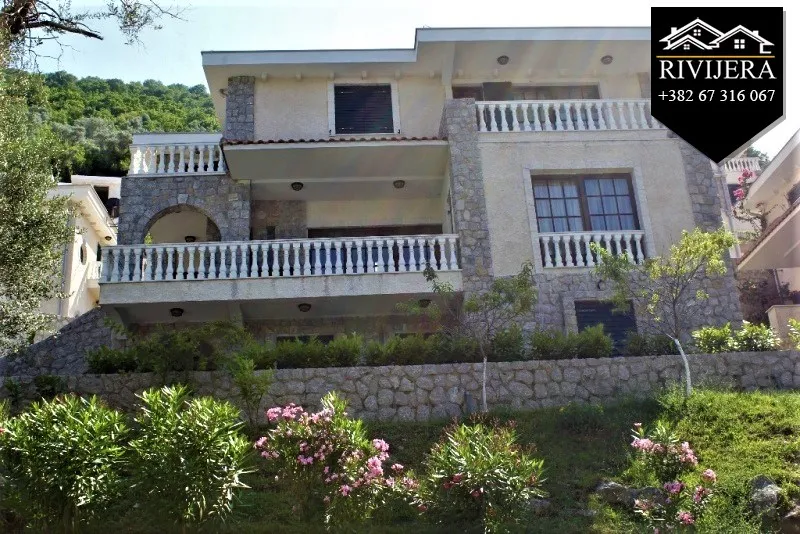 Veoma atraktivna luksuzna vila na obali mora Kostanjica,Kotor