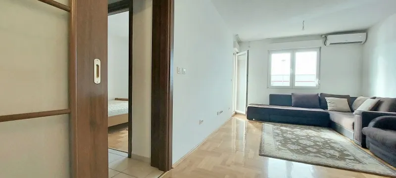 Izdajem lijep stan 45m2 iza Volija na Starom Aerodromu
