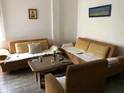 Izdajem namješten jednosoban stan u Budvi 250e.