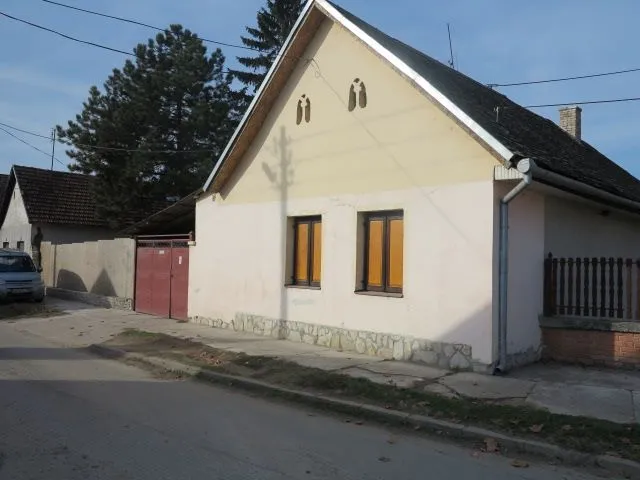 APATIN KUCA NA PRODAJU - HITNO RADI SELIDBE