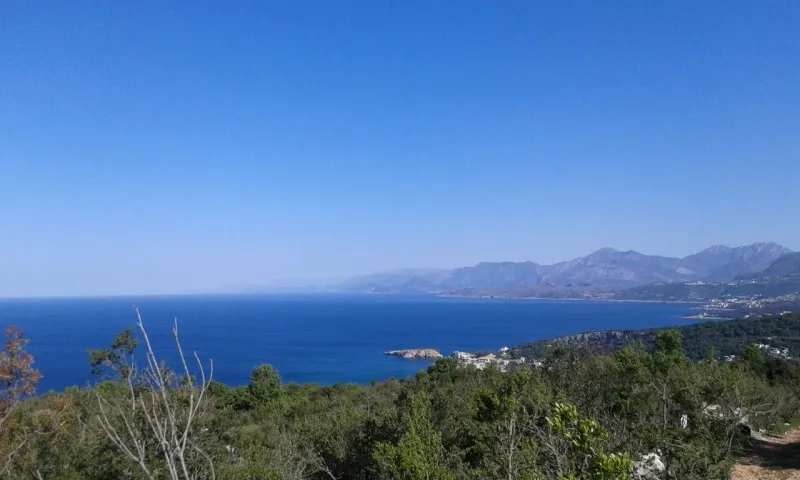 PRODAJEM PRELEPO IMANJE SA POGLEDOM NA MORE