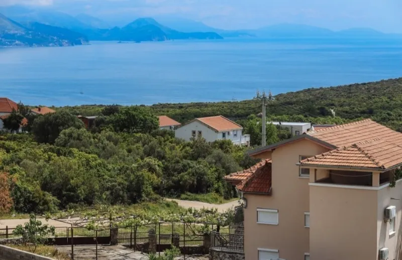 Prodaje se nova troetazna kuca u Krimovicama (4 km od Budve)
