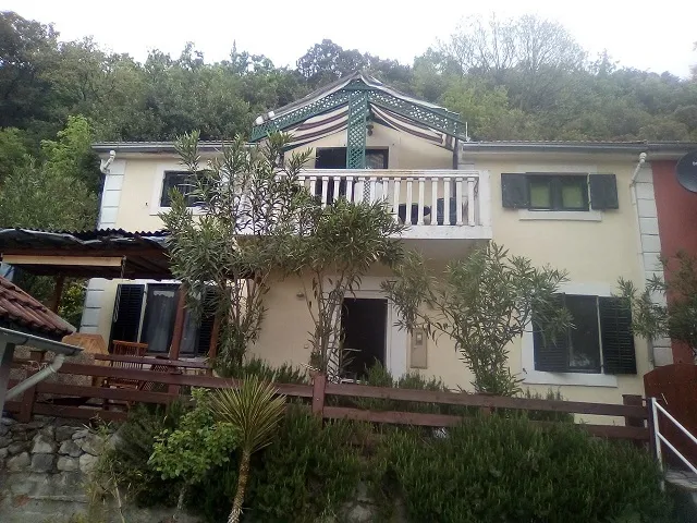 Izdajem apartmane u Kamenarima