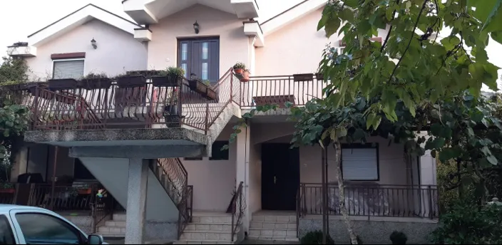 Izdajem stan u sklopu kuce Tolosi Ekoplant