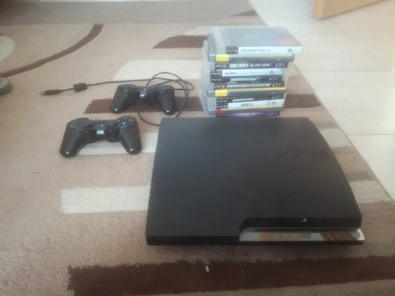 Prodajem Playstation 3 sa 2 controllera plus 12 igrica 