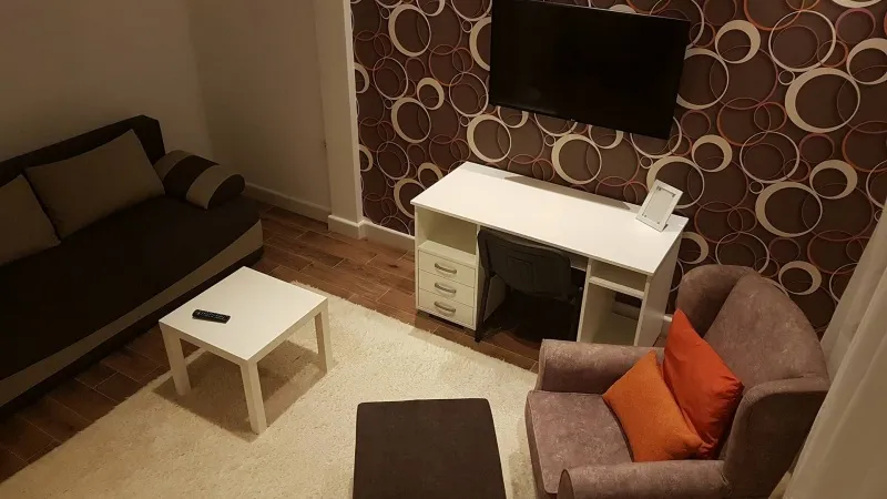 Izdajem moderno opremljene apartmane studetkinji/studentu na duzi period