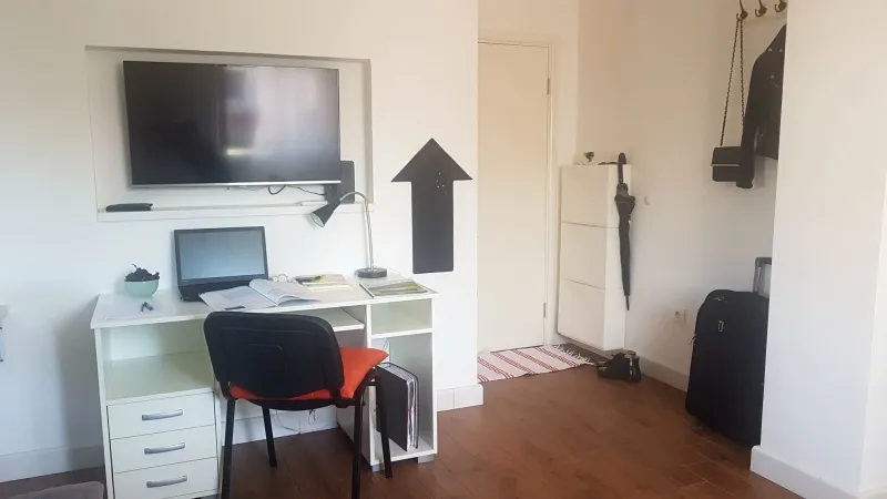 Izdajem moderno opremljen apartman studetkinji/studentu na duzi period