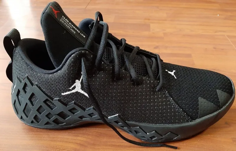 Prodajem patike Jordan Jumpman Diamond Low br. 49,5.