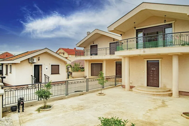 2 extra luksuzne kuce i treca kuca apartman