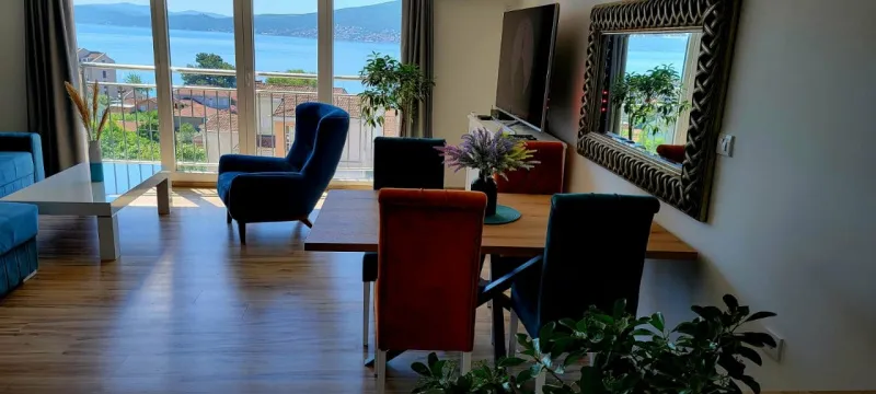 Prodaje se dvosoban stan u Baosicima (Herceg Novi)