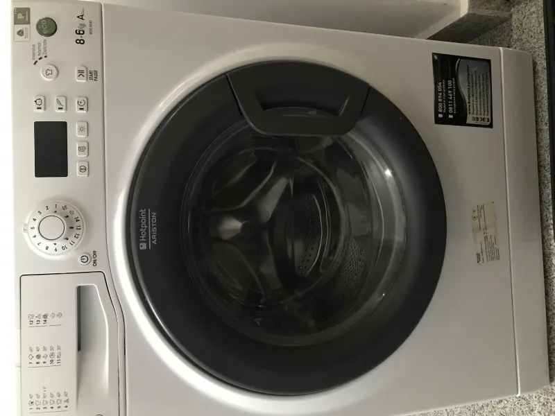 Prodajem mašinu za pranje i sušenje veša 