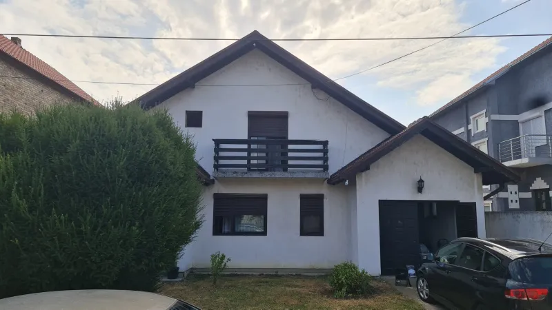 Kuca sa poslovnim objektom-Nova Pazova