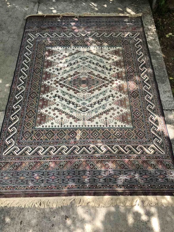 Prodajem 4 tepiha, prirodni materijali.