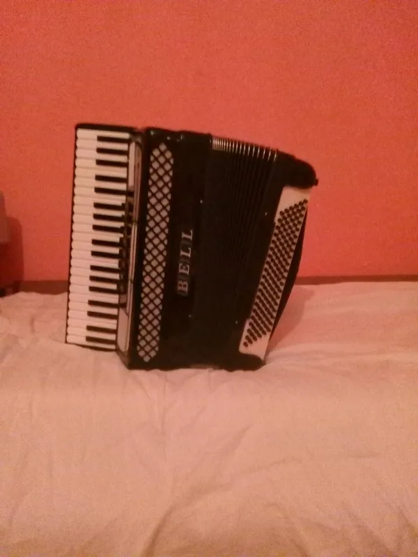 Bell Italijanska harmonika,u ekstra stanju,naštimovana 8+5 registra