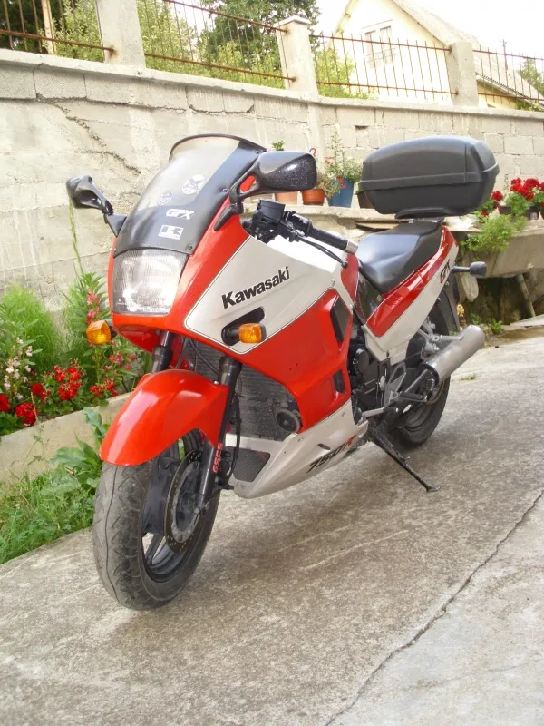kawasaki gpx 750r