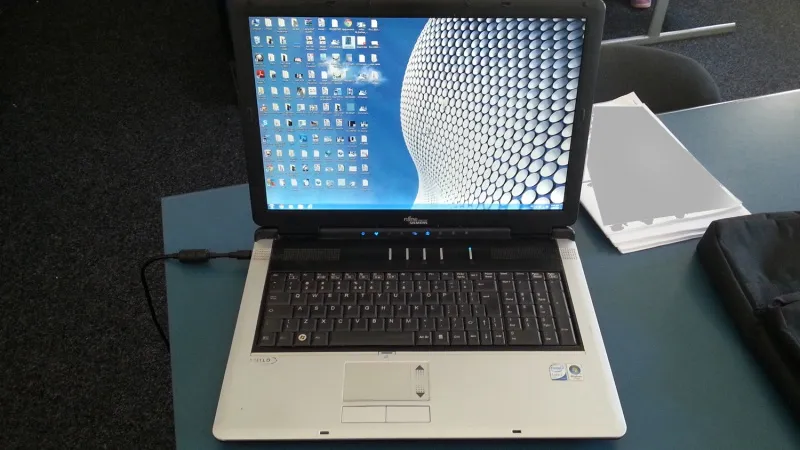 LapTop FujitsuSIEMENS 17'' 