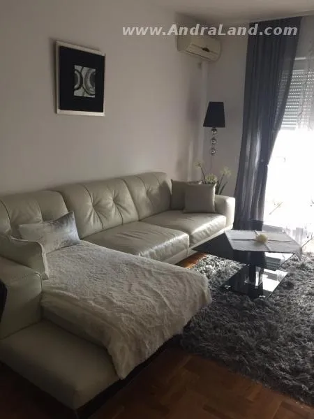 Prodaje se stan u Bar-u.