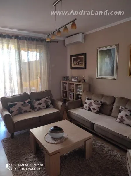 Prodaje se trosoban stan u Bar-u.