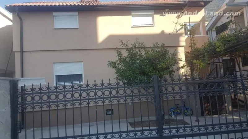 Prodaje se kuca.