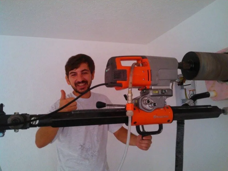 Bušenje zida od armiranog betona za ventilaciju ili za aspirator