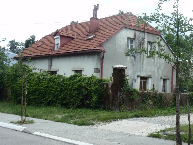 Prodajem stan, u porodičnoj stambenoj zgradi