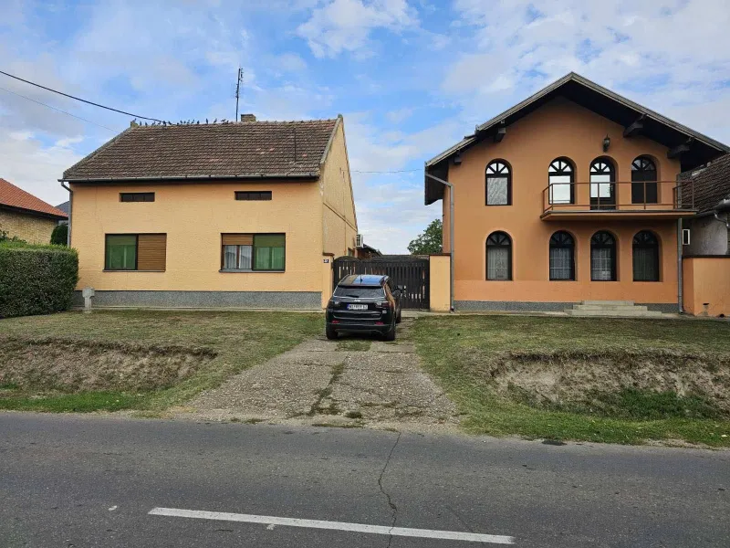 Prodaju se dve kuce na placu u Bačkoj Topoli