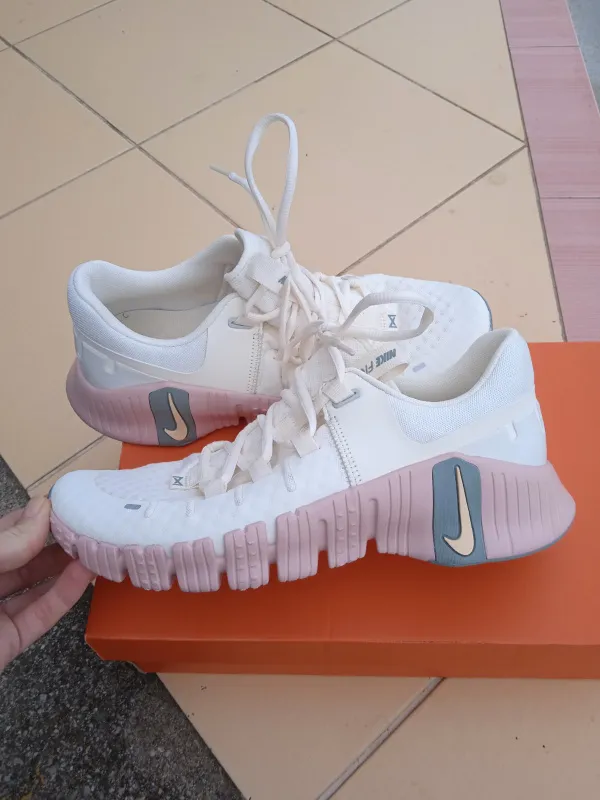 Nove original patike 