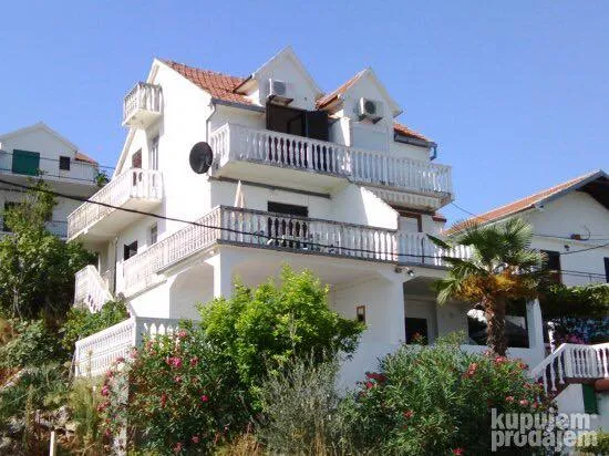 Iznajmljujem stan-apartman Krasicu Crna Gora