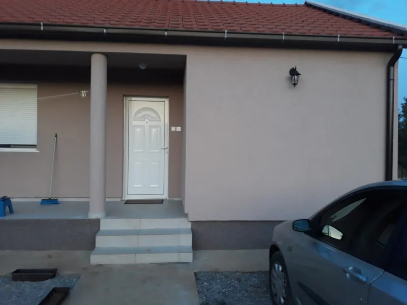 Prodajem novosagrađenu kuću u Donjoj Gorici 70m2 na 420m2 zemlje. Povoljno