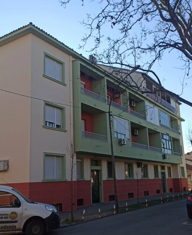 Prodajem jednosoban stan 50m2 + podrum. Centar Podgorice. Prvi sprat.