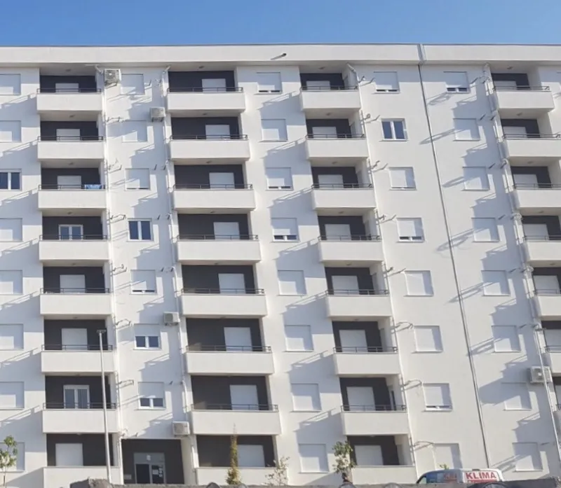izdajem jednosoban stan na Starom aerodromu, kod Volija, u blizini skole i vrtic